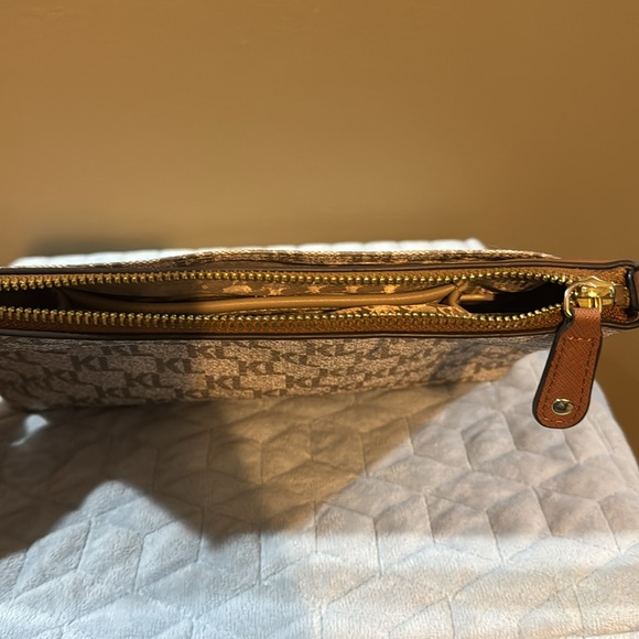 Karl Lagerfeld Paris Used Crossbody Purse With Some Corner Rubbing & Black Mark - Picture 13 of 13